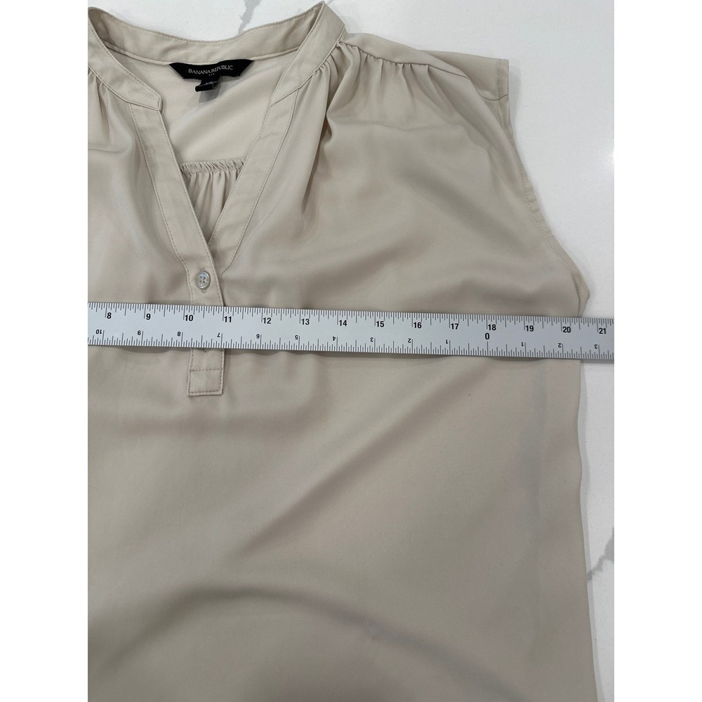 Banana Republic Sleeveless Satin Blouse Sz XS Champagne Chic Timeless Luxury - Picture 7 of 8
